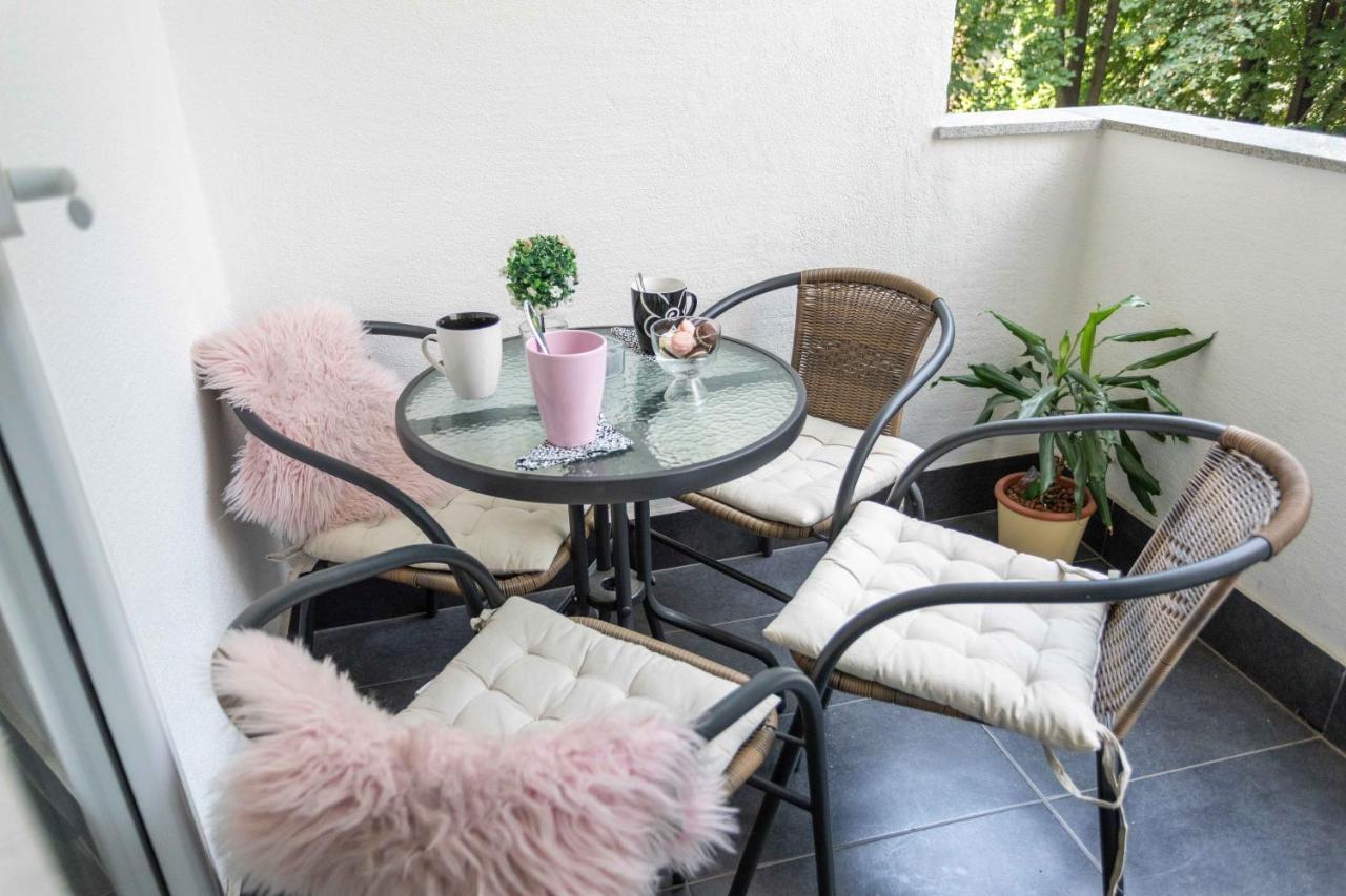זאגרב Sunny 2Bdr Apartment With A Balcony מראה חיצוני תמונה